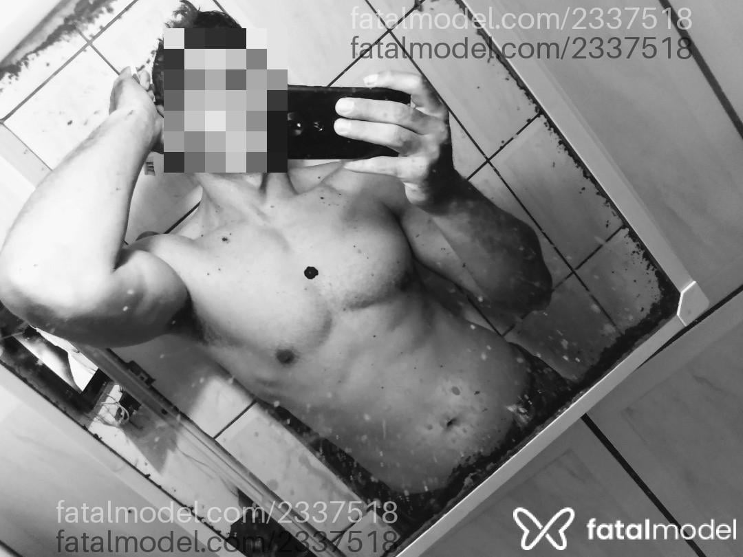 Acompanhante homem com cabelo colorido de olhos pretos - Dudu Lima