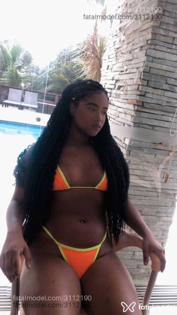 Acompanhante mulher morena (o) de olhos mel - Fabi Araújo