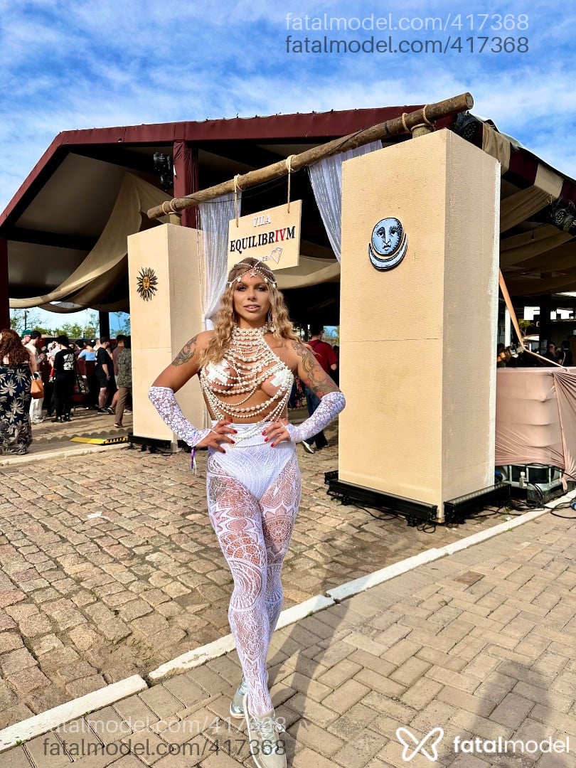 Acompanhante mulher trans loira (o) de olhos mel - Priscila
