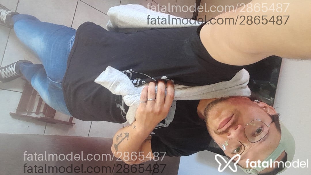Acompanhante homem com cabelo castanho de olhos castanhos - Yeiser