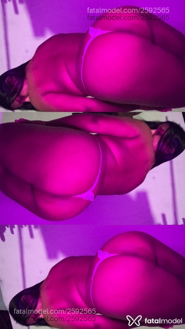 Acompanhante mulher trans morena (o) de olhos pretos - Glenda