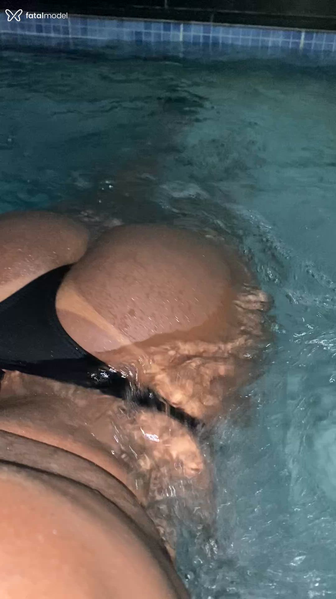 Acompanhante mulher morena (o) de olhos pretos - Tifany