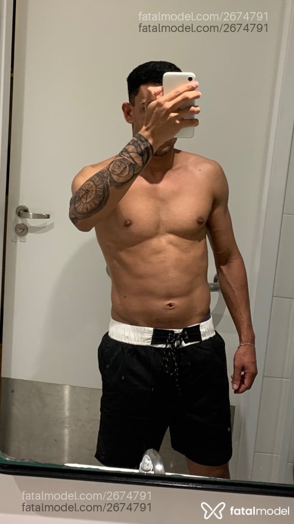 Acompanhante homem morena (o) de olhos castanhos - Matheus