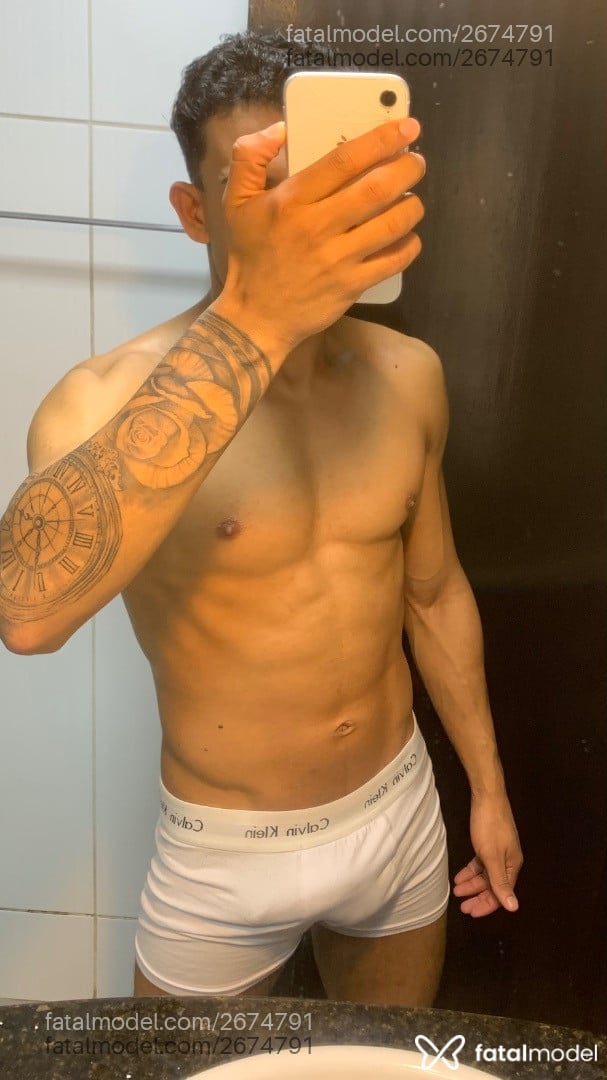 Acompanhante homem morena (o) de olhos castanhos - Matheus