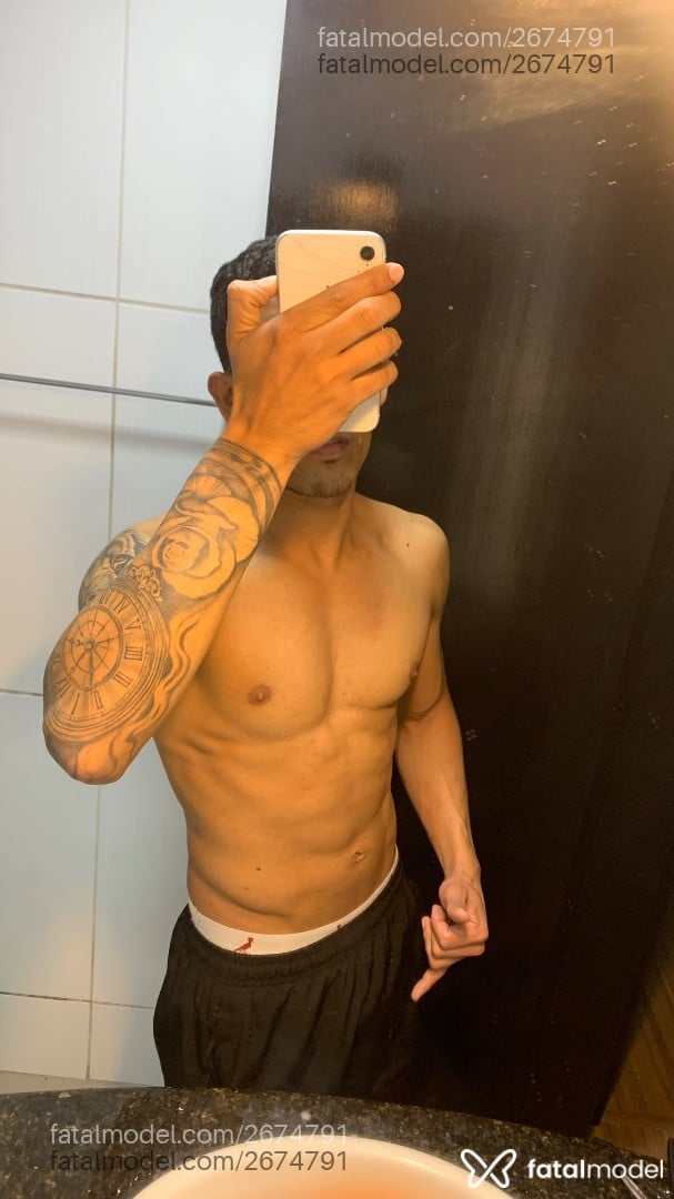 Acompanhante homem morena (o) de olhos castanhos - Matheus
