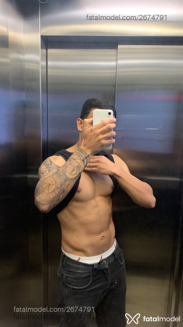 Acompanhante homem morena (o) de olhos castanhos - Matheus