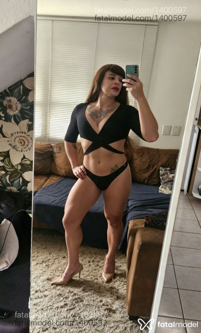 Acompanhante travesti com cabelo castanho de olhos castanhos - Nadhya Brucielen