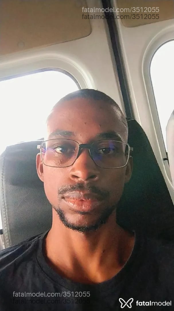 Acompanhante homem com cabelo castanho de olhos castanhos - Cléber Santos