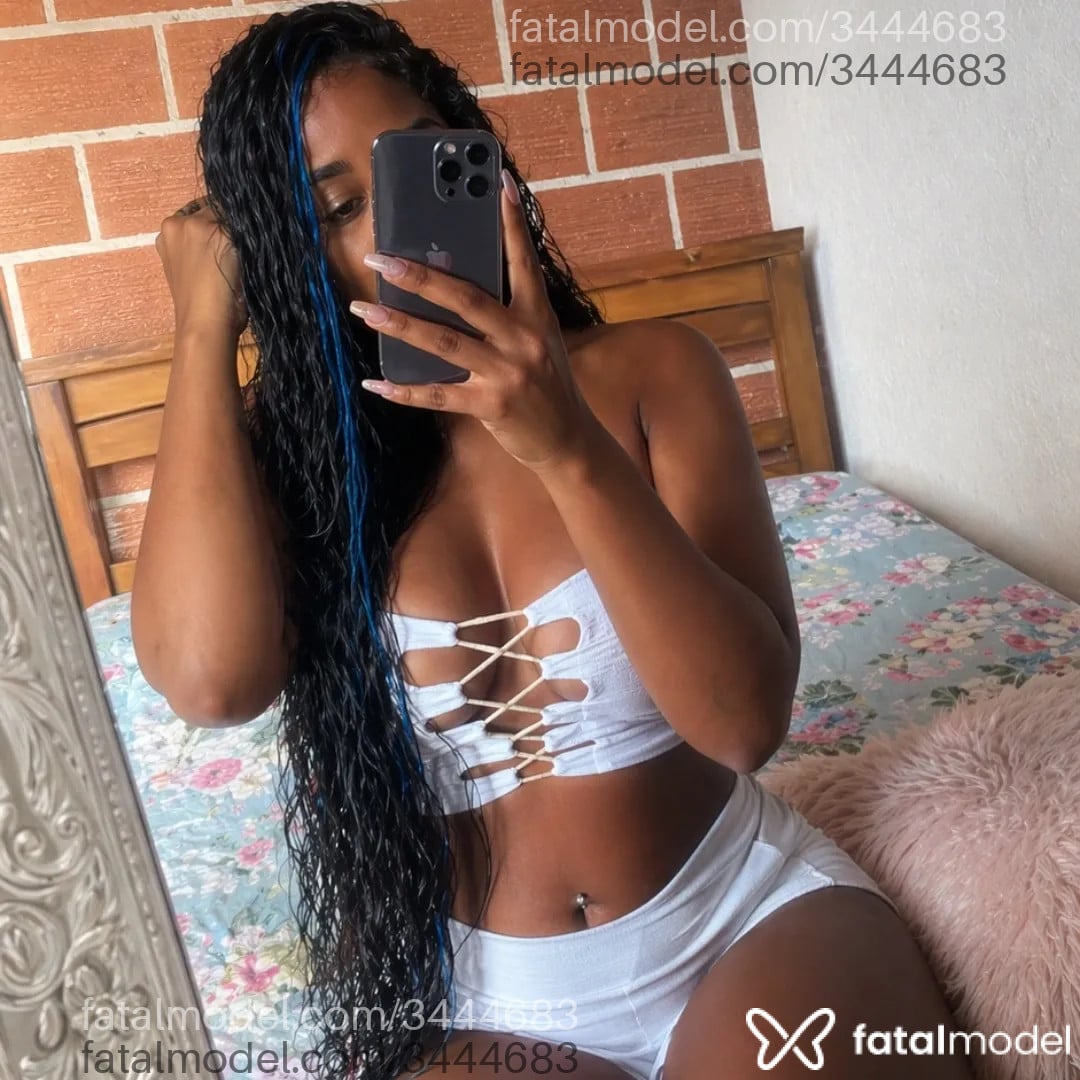 Acompanhante mulher morena (o) de olhos mel - Thiffanny