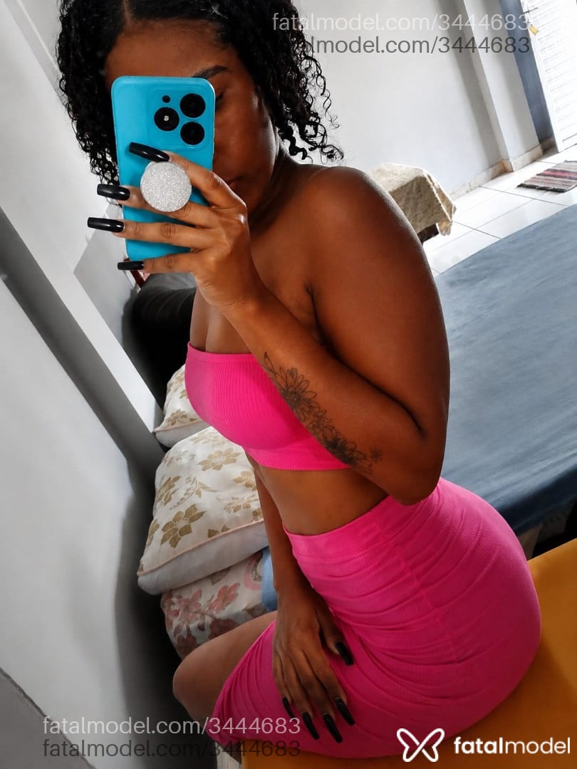 Acompanhante mulher morena (o) de olhos mel - Thiffanny
