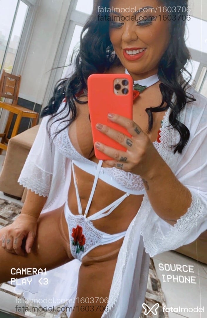 Acompanhante mulher morena (o) de olhos pretos - Yumi Nakashima