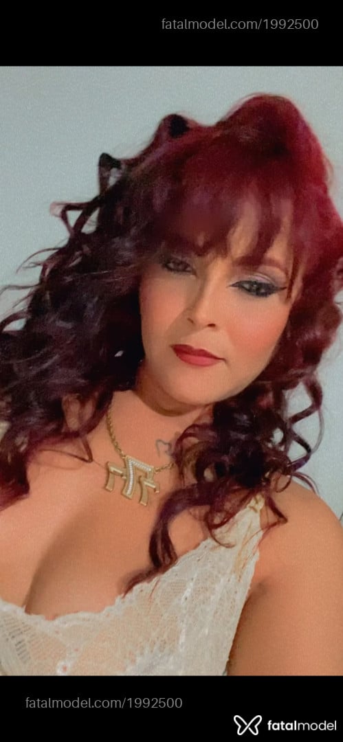 Acompanhante mulher morena (o) de olhos pretos - Ayrah Gm