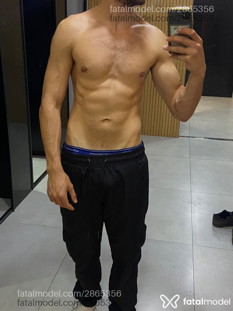 Acompanhante homem com cabelo castanho de olhos castanhos - Sig
