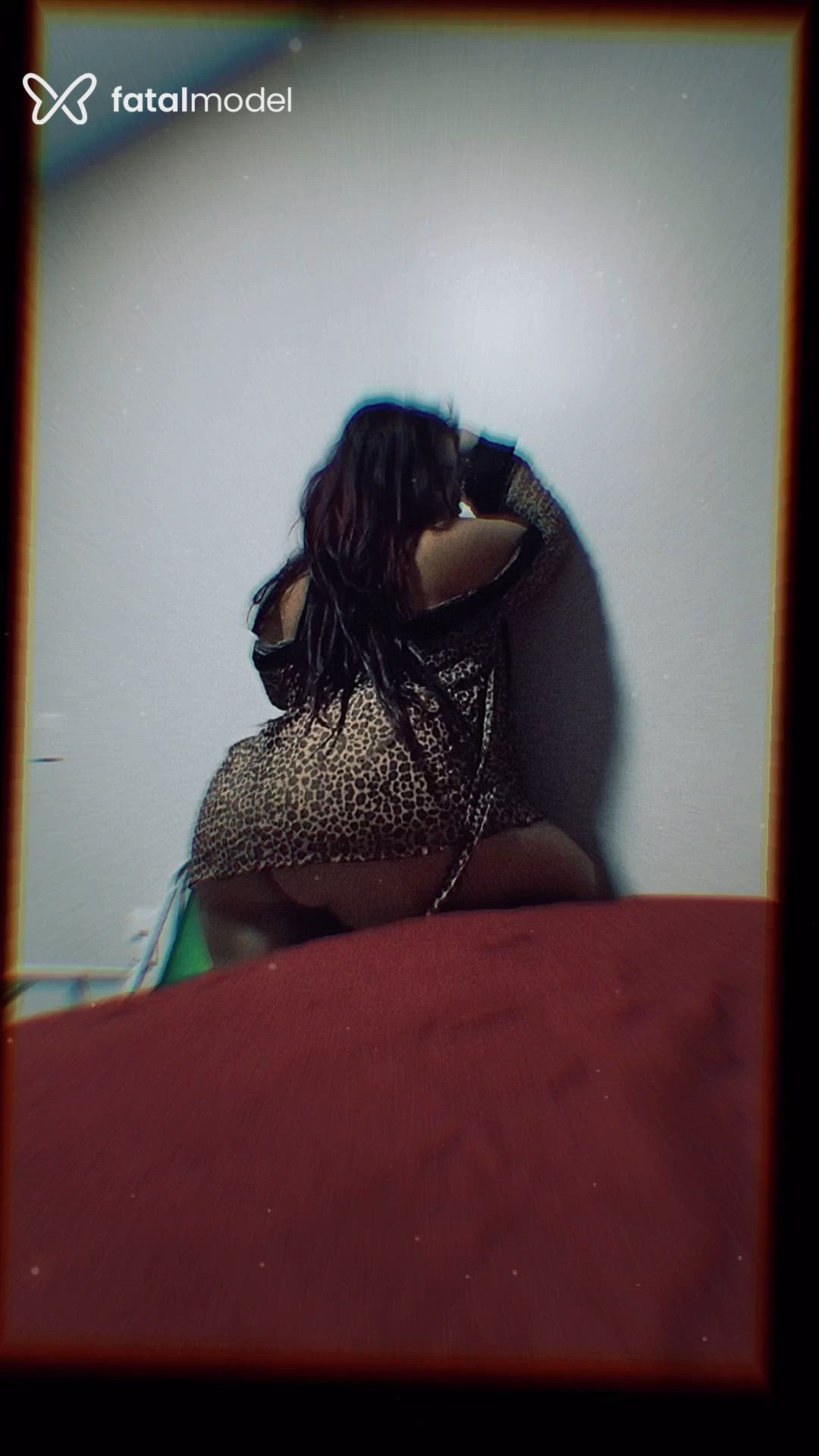 Acompanhante mulher ruiva (o) de olhos pretos - Sophia Mello