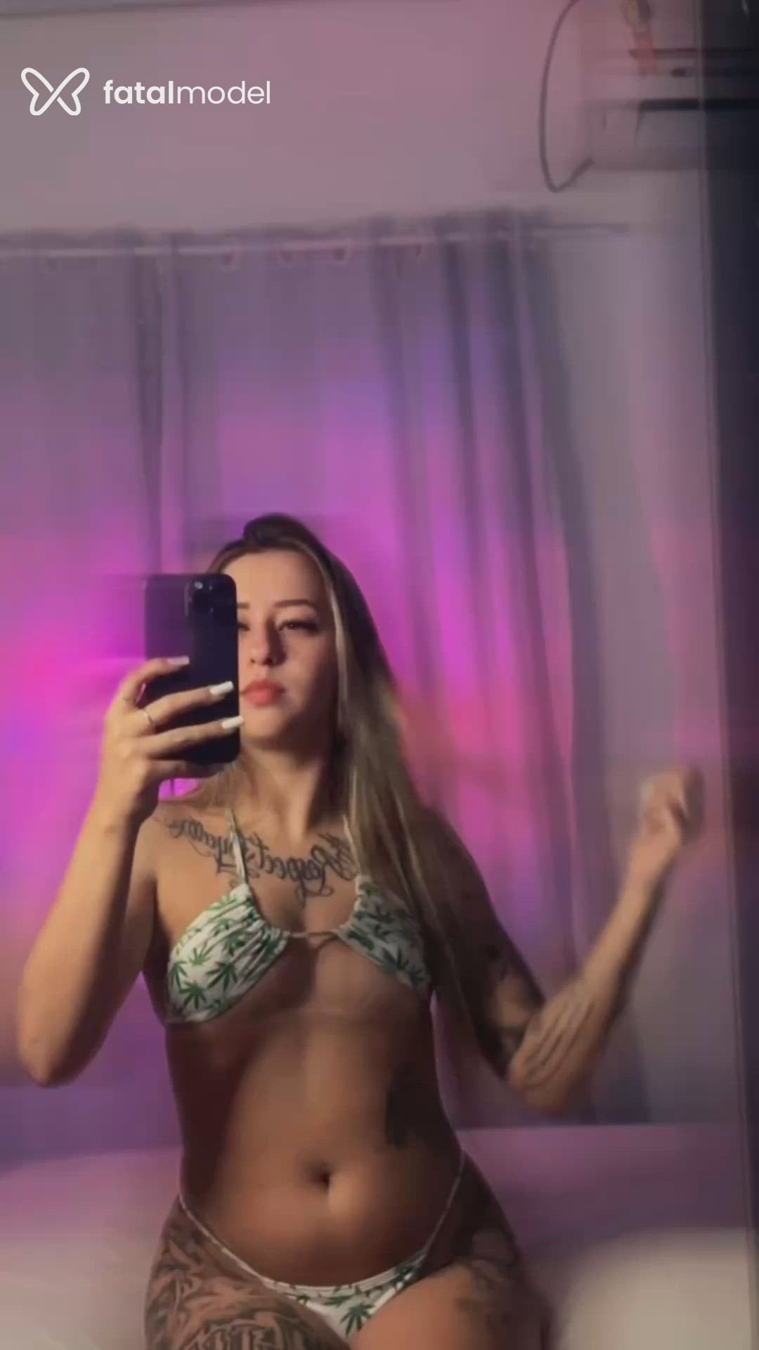 Acompanhante mulher loira (o) de olhos verdes - Ana clara