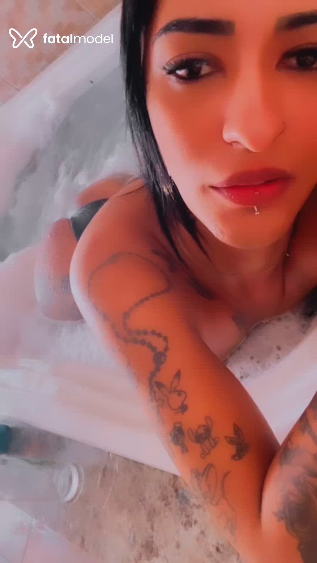 Acompanhante mulher trans morena (o) de olhos pretos - Katrina