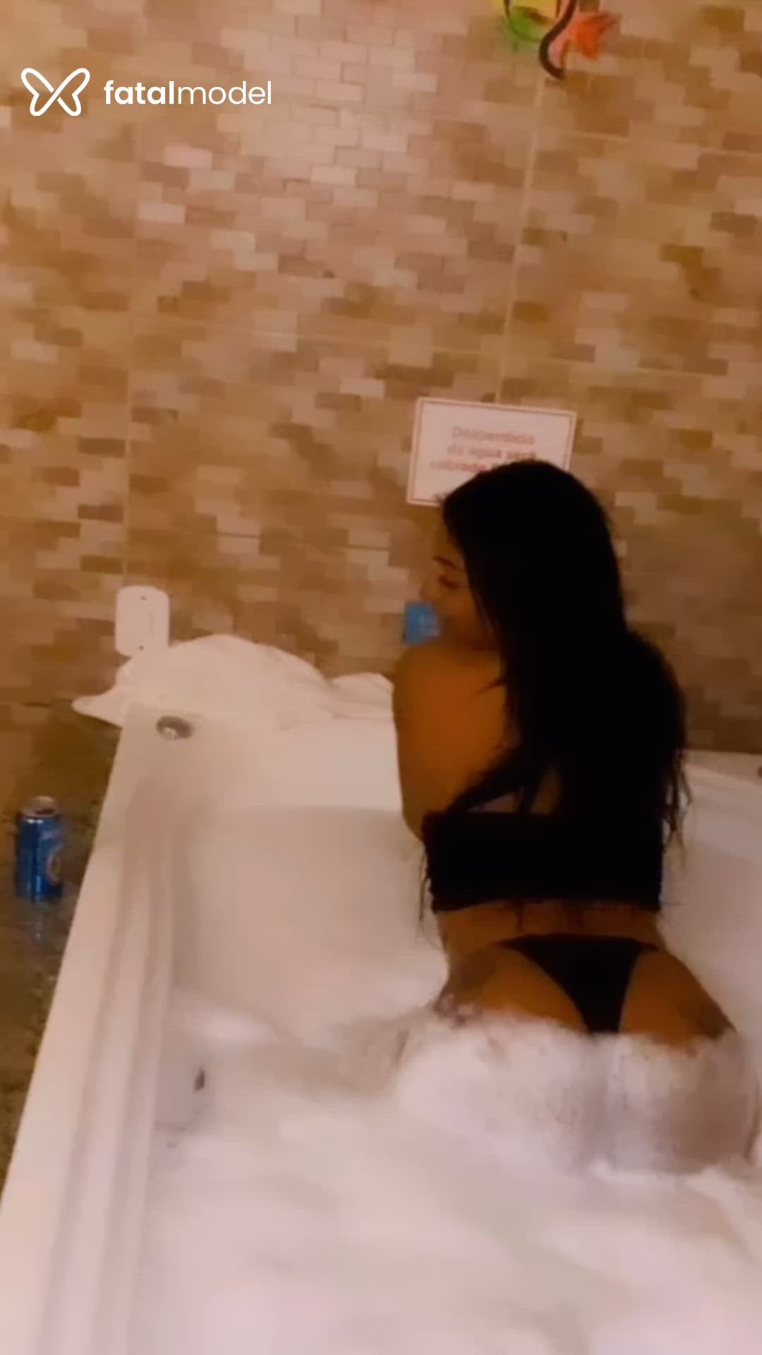 Acompanhante mulher trans morena (o) de olhos pretos - Katrina