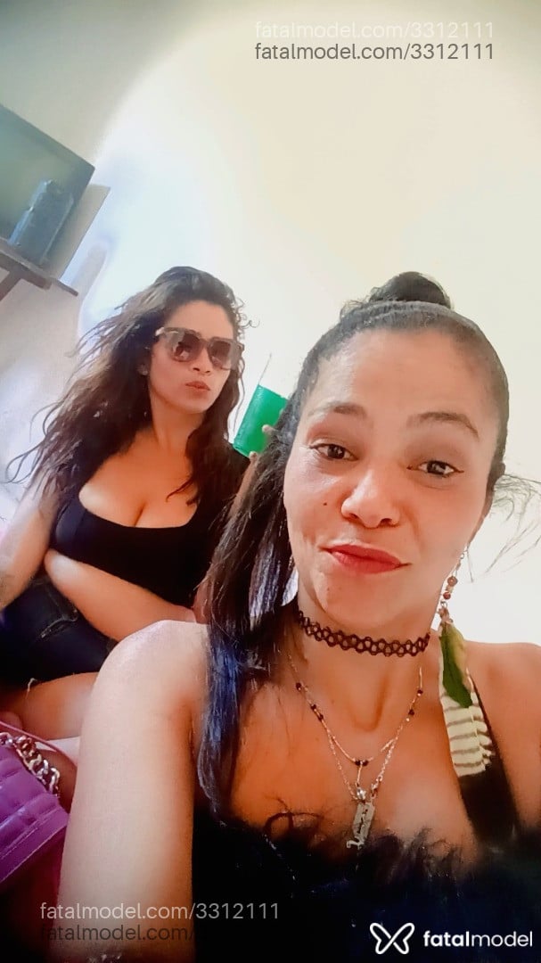 Acompanhante mulher morena (o) de olhos pretos - Melissa Mel