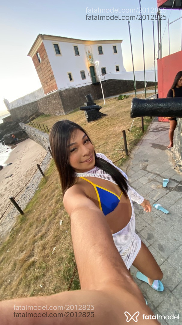 Acompanhante mulher trans com cabelo castanho de olhos pretos - Leticia Silva Acompanhante mulher trans com cabelo castanho de olhos pretos - Leticia Silva