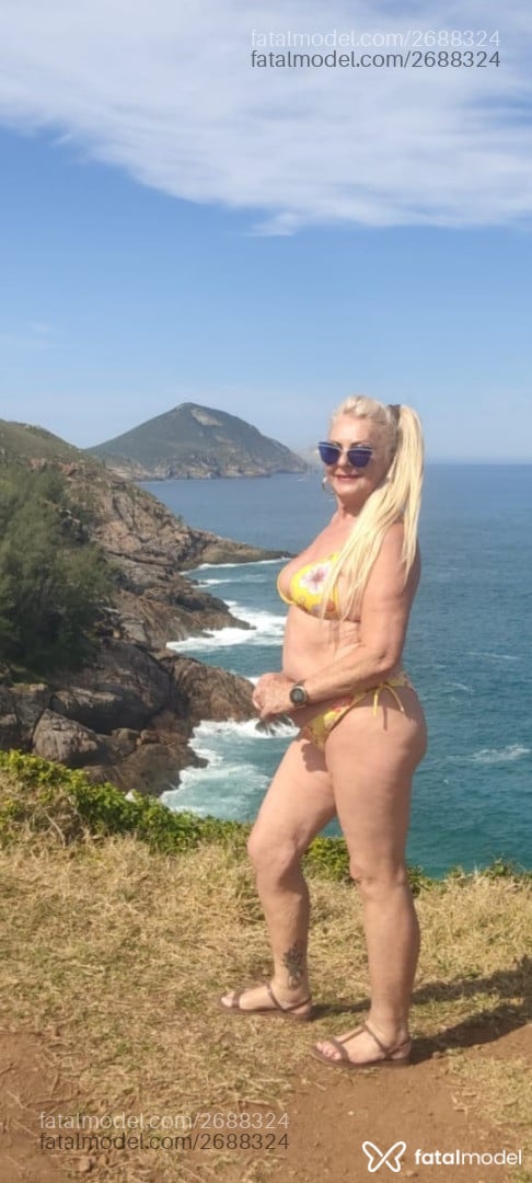 Acompanhante mulher loira (o) de olhos mel - Abelly