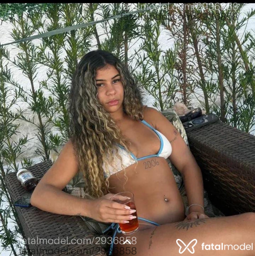Acompanhante mulher loira (o) de olhos castanhos - Estelar Acompanhante mulher loira (o) de olhos castanhos - Estelar