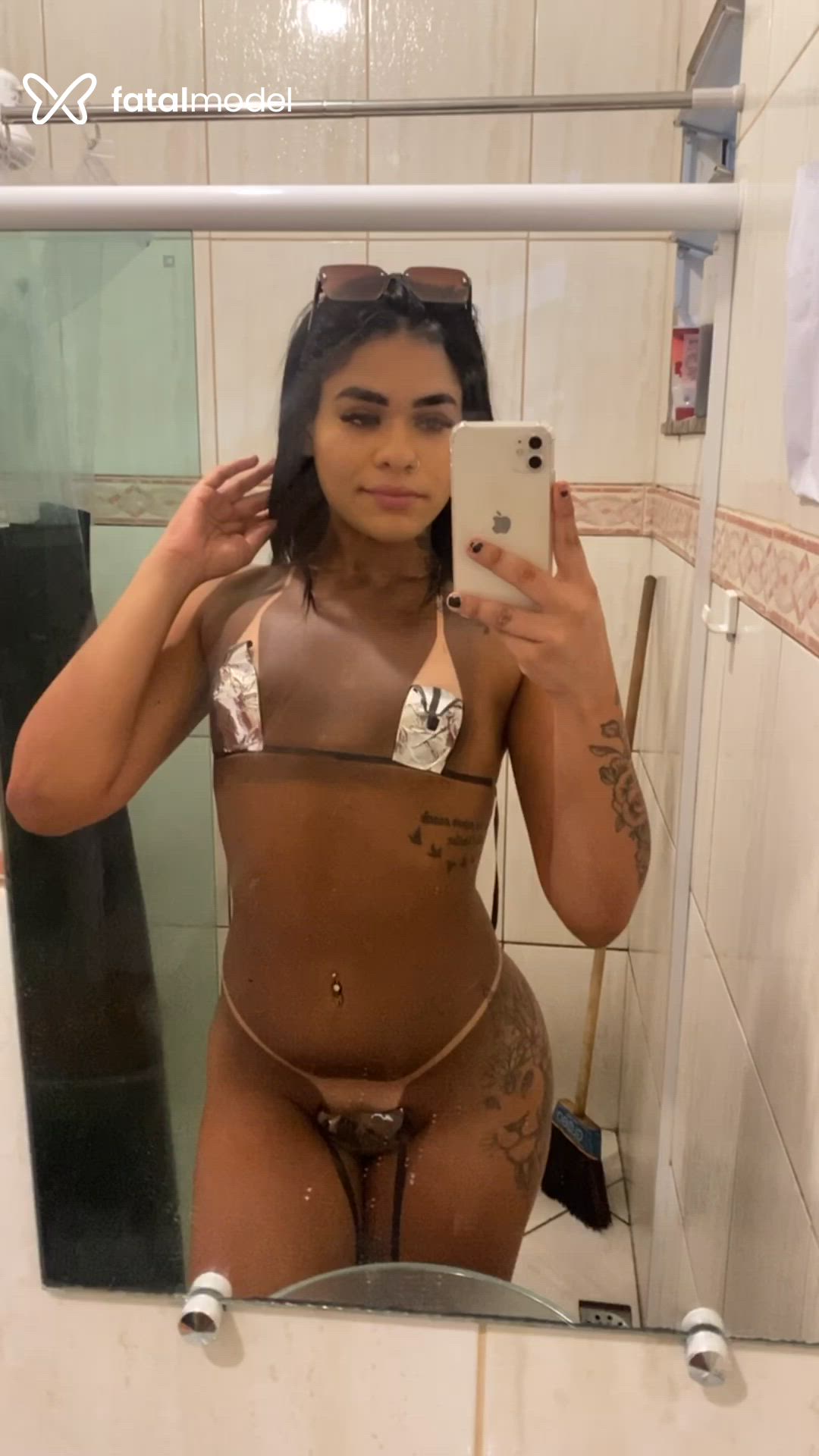 Acompanhante mulher trans morena (o) de olhos pretos - Luana