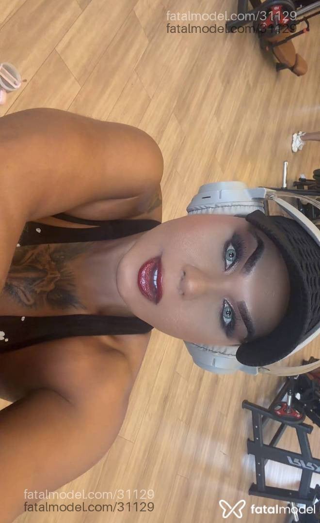 Acompanhante travesti morena (o) de olhos mel - Kamila atleta