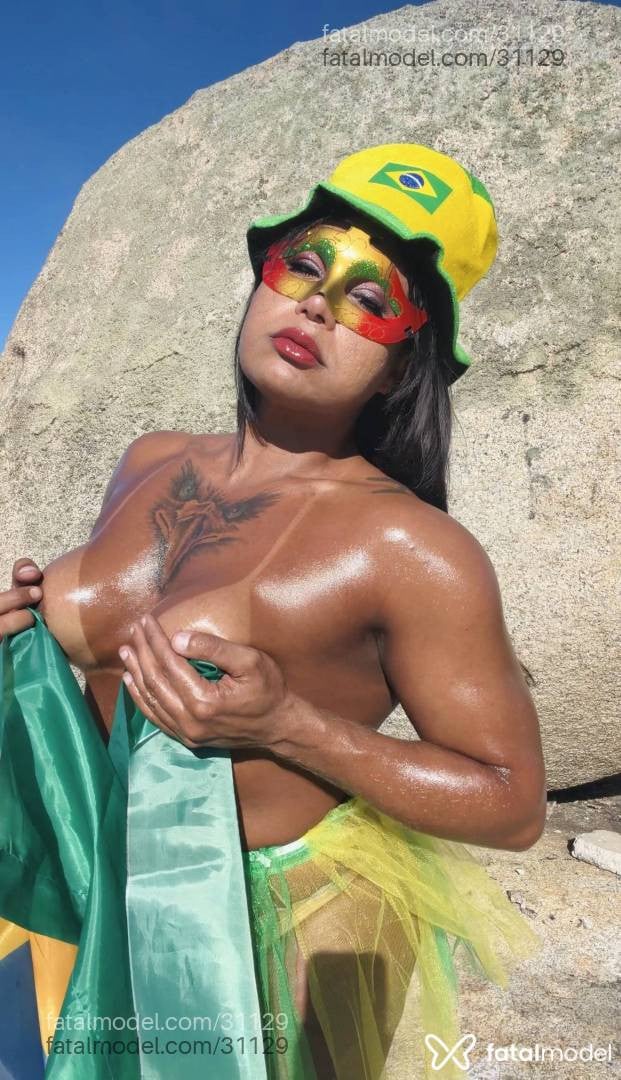 Acompanhante travesti morena (o) de olhos mel - Kamila atleta