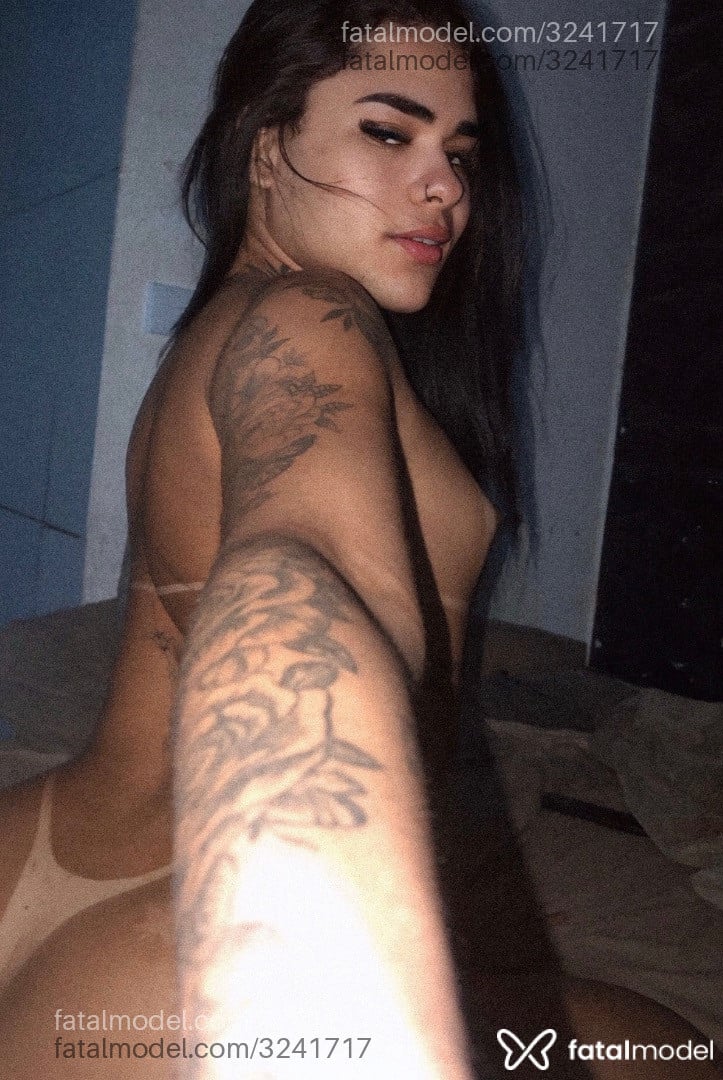Acompanhante mulher trans morena (o) de olhos pretos - Luana