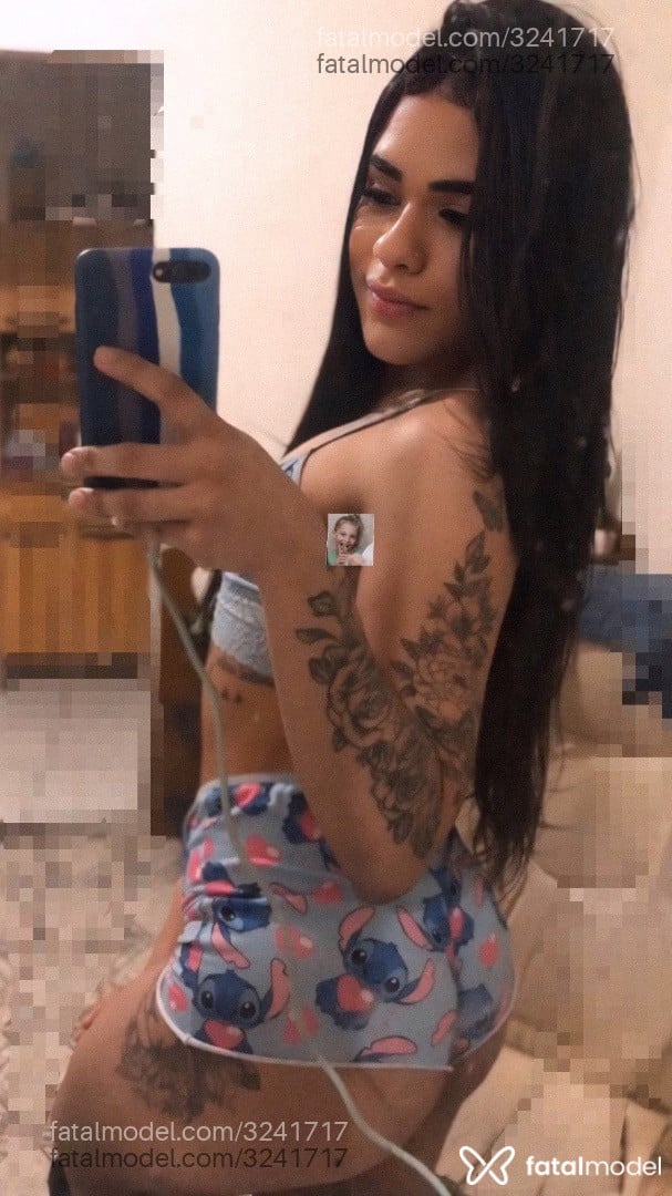 Acompanhante mulher trans morena (o) de olhos pretos - Luana