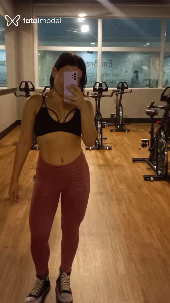 Acompanhante mulher morena (o) de olhos castanhos - Larissa
