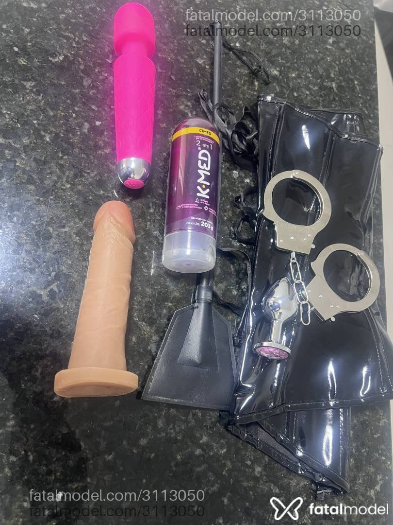 Acompanhante mulher morena (o) de olhos castanhos - Bellatrix