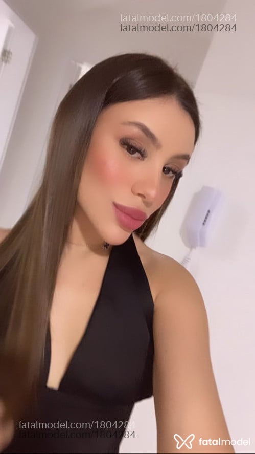 Acompanhante mulher loira (o) de olhos castanhos - Julia