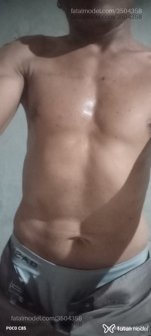 Acompanhante homem morena (o) de olhos castanhos - Sancionador