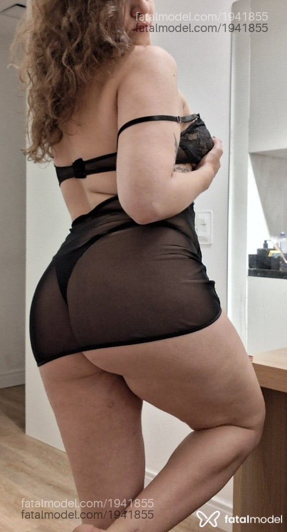 Acompanhante mulher com cabelo castanho de olhos castanhos - Bárbara Buarque