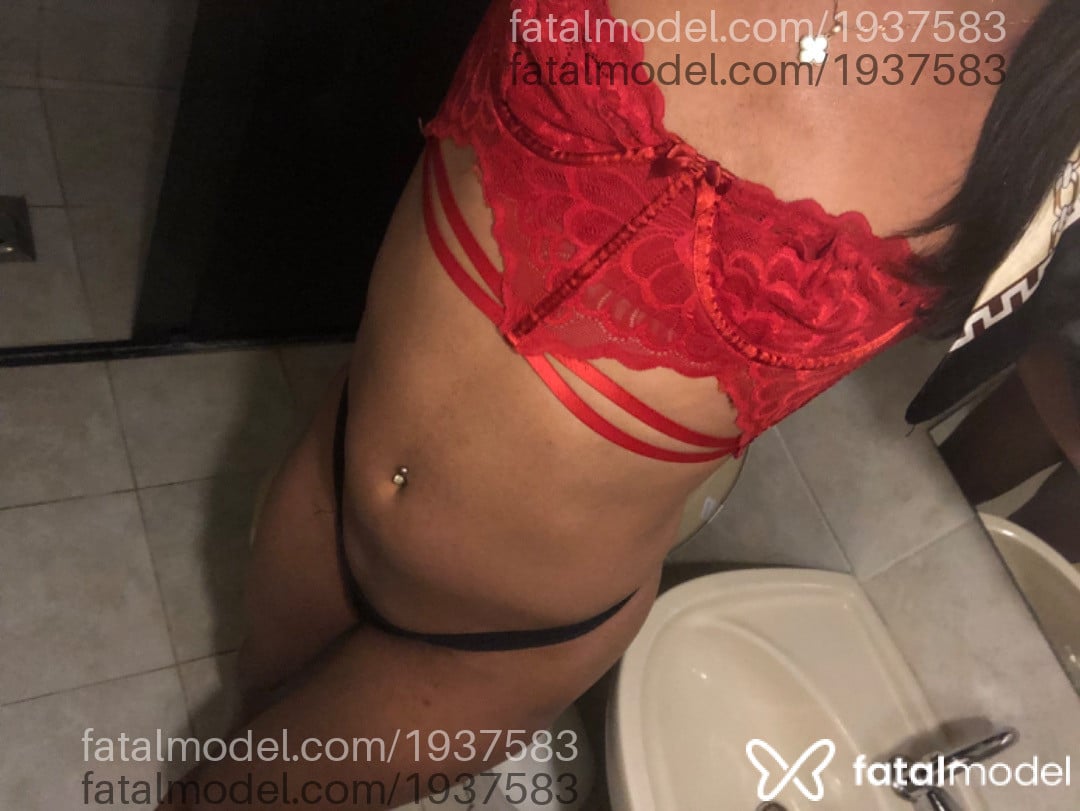 Acompanhante homem trans morena (o) de olhos pretos - Júlia Gabriela
