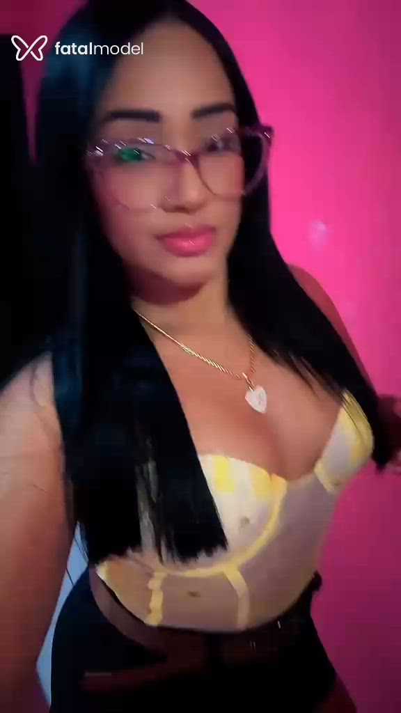 Acompanhante mulher com cabelo castanho de olhos mel - Nicole Acompanhante mulher com cabelo castanho de olhos mel - Nicole