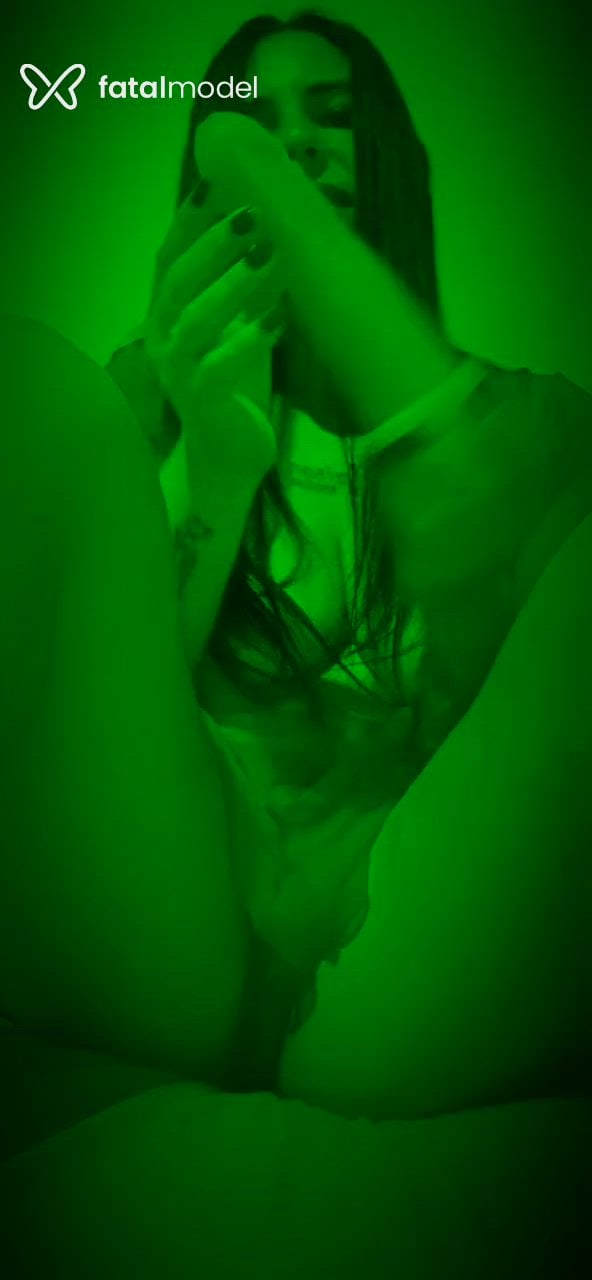 Acompanhante mulher morena (o) de olhos verdes - Docepaixao