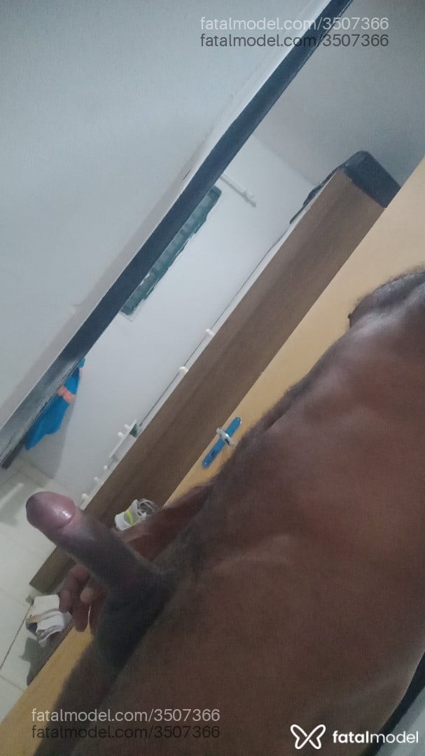 Acompanhante homem morena (o) de olhos mel - Yury