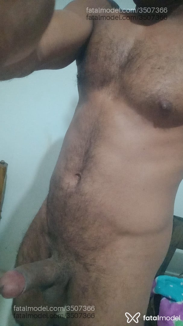 Acompanhante homem morena (o) de olhos mel - Yury