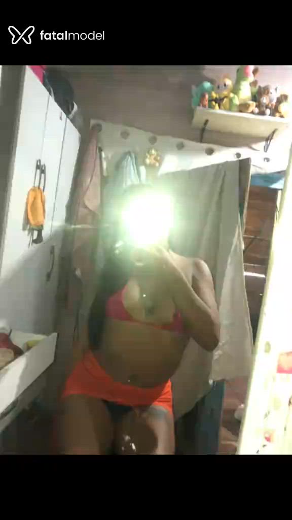 Acompanhante mulher trans morena (o) de olhos pretos - Yngrid Caroline