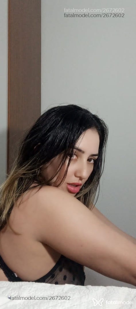 Acompanhante mulher com cabelo castanho de olhos mel - Heloísa