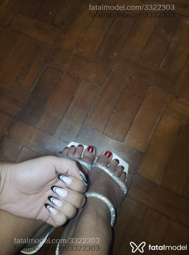 Acompanhante mulher morena (o) de olhos mel - Cléo