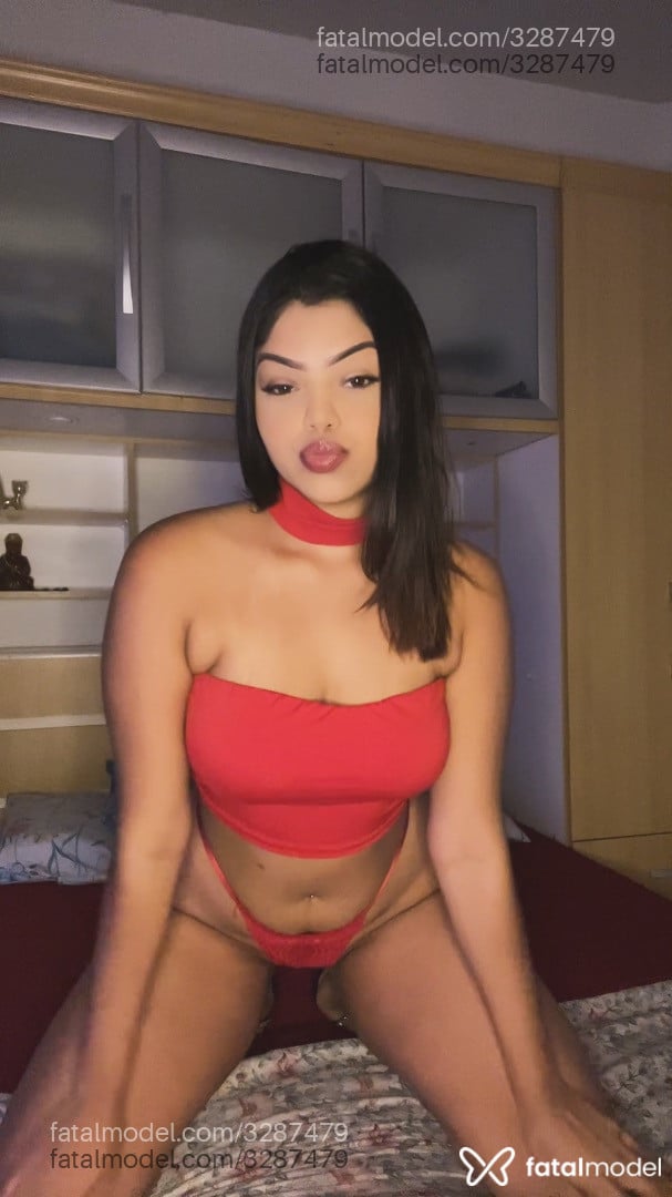 Acompanhante mulher com cabelo castanho de olhos mel - Vitória Sabrine