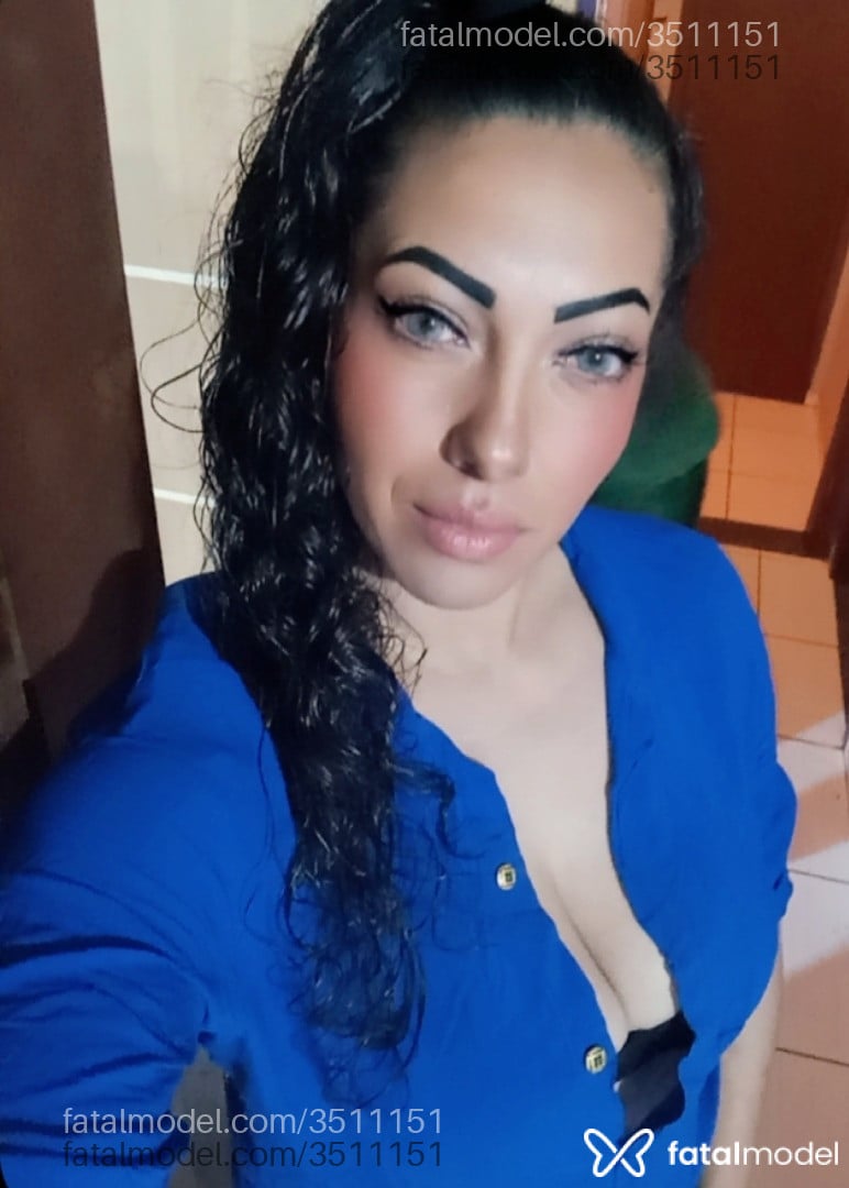 Acompanhante mulher com cabelo castanho de olhos azuis - Thaay