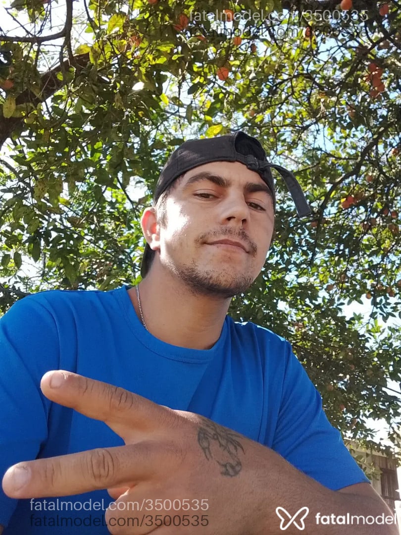 Acompanhante homem morena (o) de olhos castanhos - Match