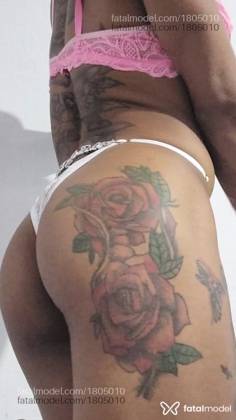 Acompanhante mulher trans morena (o) de olhos pretos - Paulina