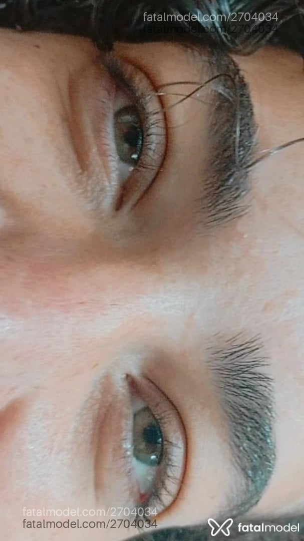 Acompanhante mulher com cabelo castanho de olhos verdes - Ana Medeiros
