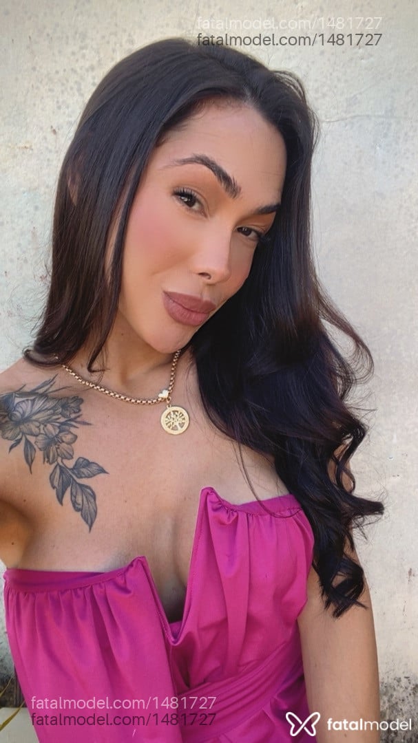 Acompanhante mulher trans morena (o) de olhos castanhos - Máxine