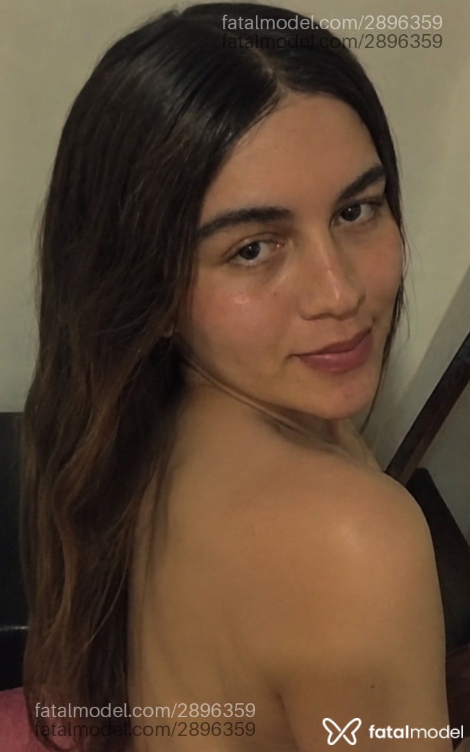 Acompanhante mulher trans com cabelo castanho de olhos castanhos - Rafaella ávila
